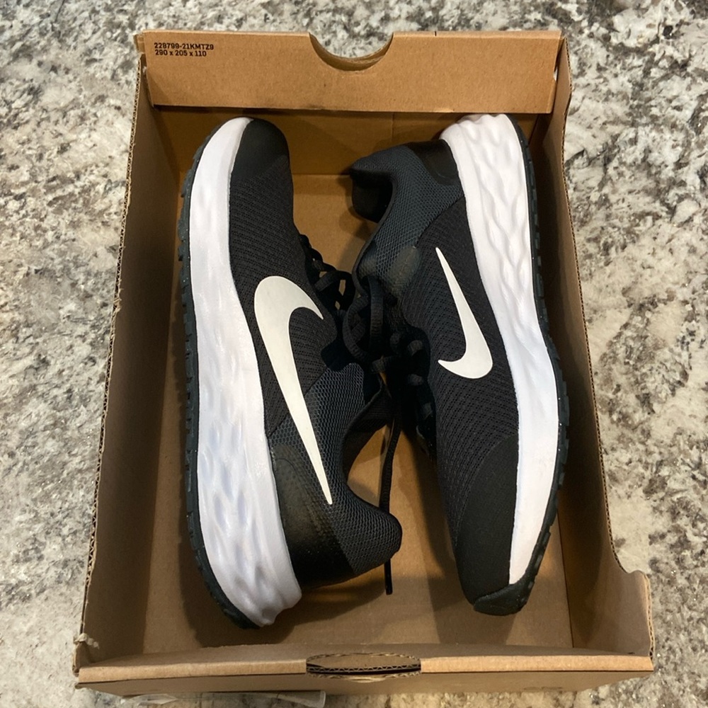 Nike Revolution 6 Next to Nature Sz 5.5Y NIB